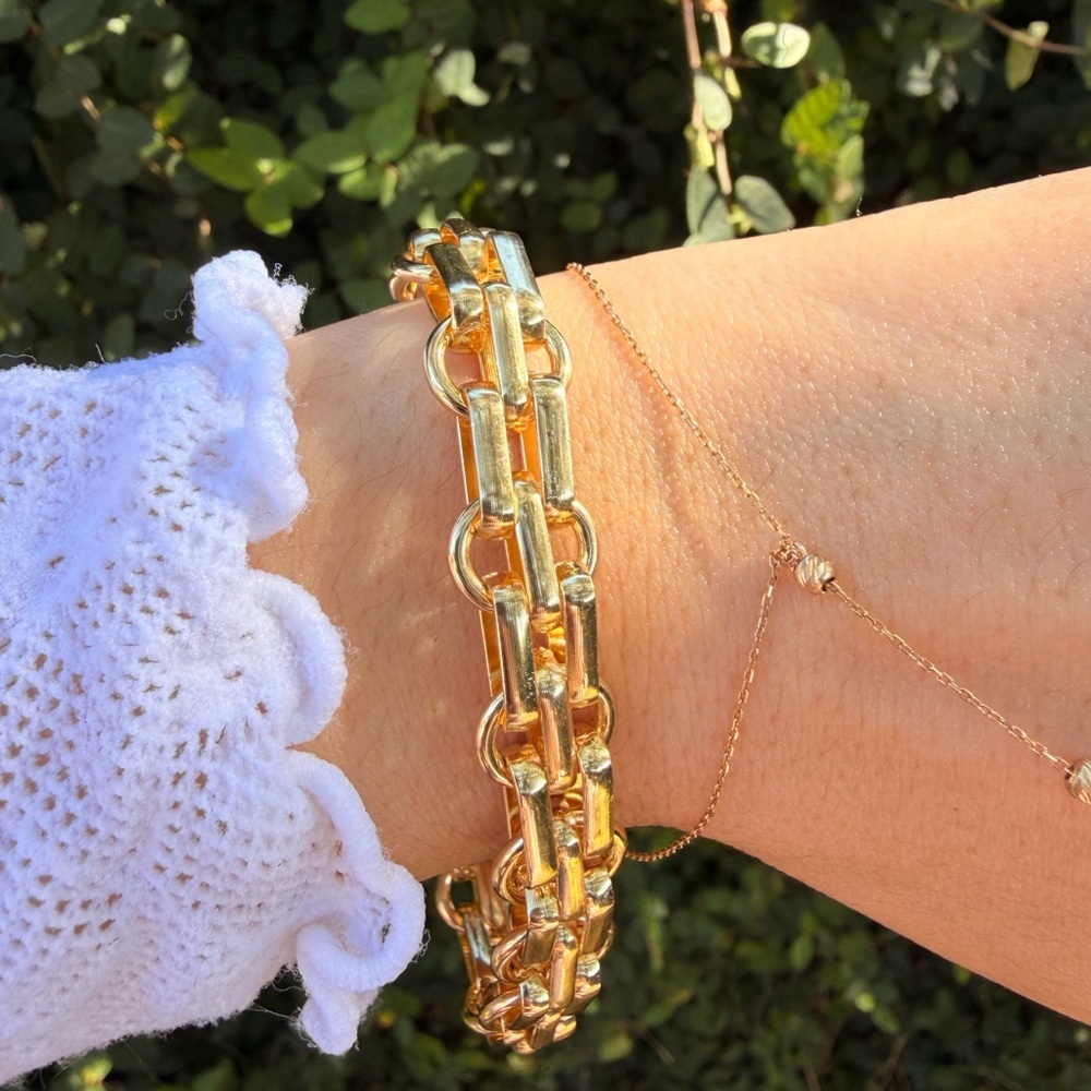 Elegant Gold Chain Necklace and Bracelet - Picture 5 of 6
